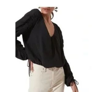Astr The Label Black Top Sixe XS Ruched Long Sleeve